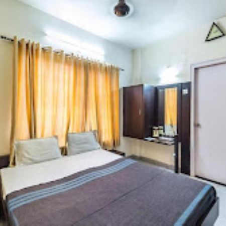 Hotel Abhishek ,Насик Экстерьер фото