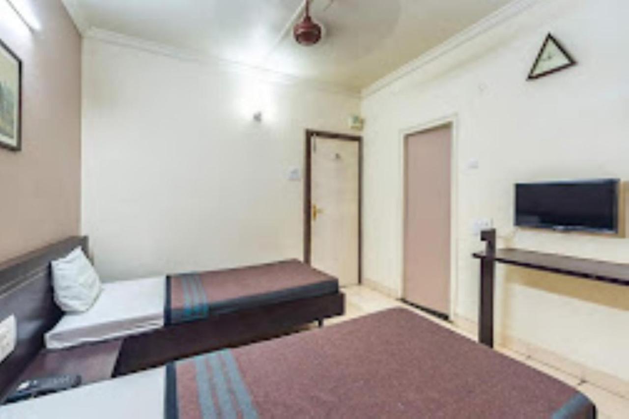 Hotel Abhishek ,Насик Экстерьер фото