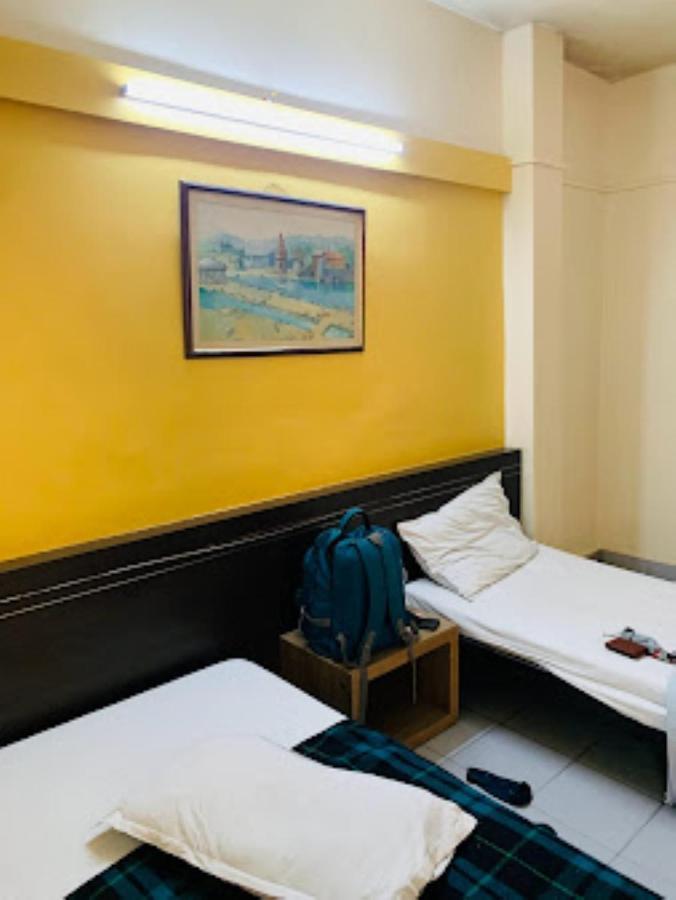 Hotel Abhishek ,Насик Экстерьер фото
