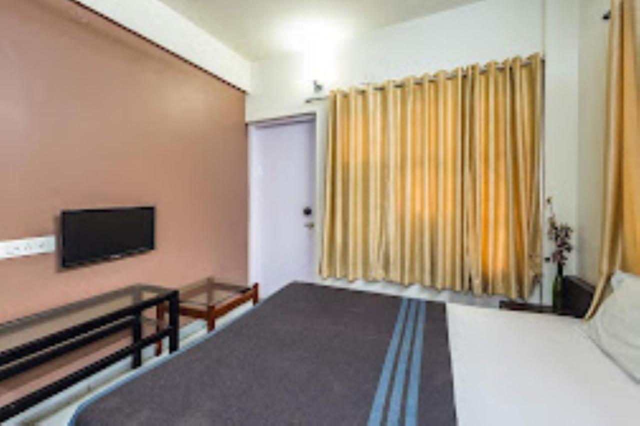 Hotel Abhishek ,Насик Экстерьер фото