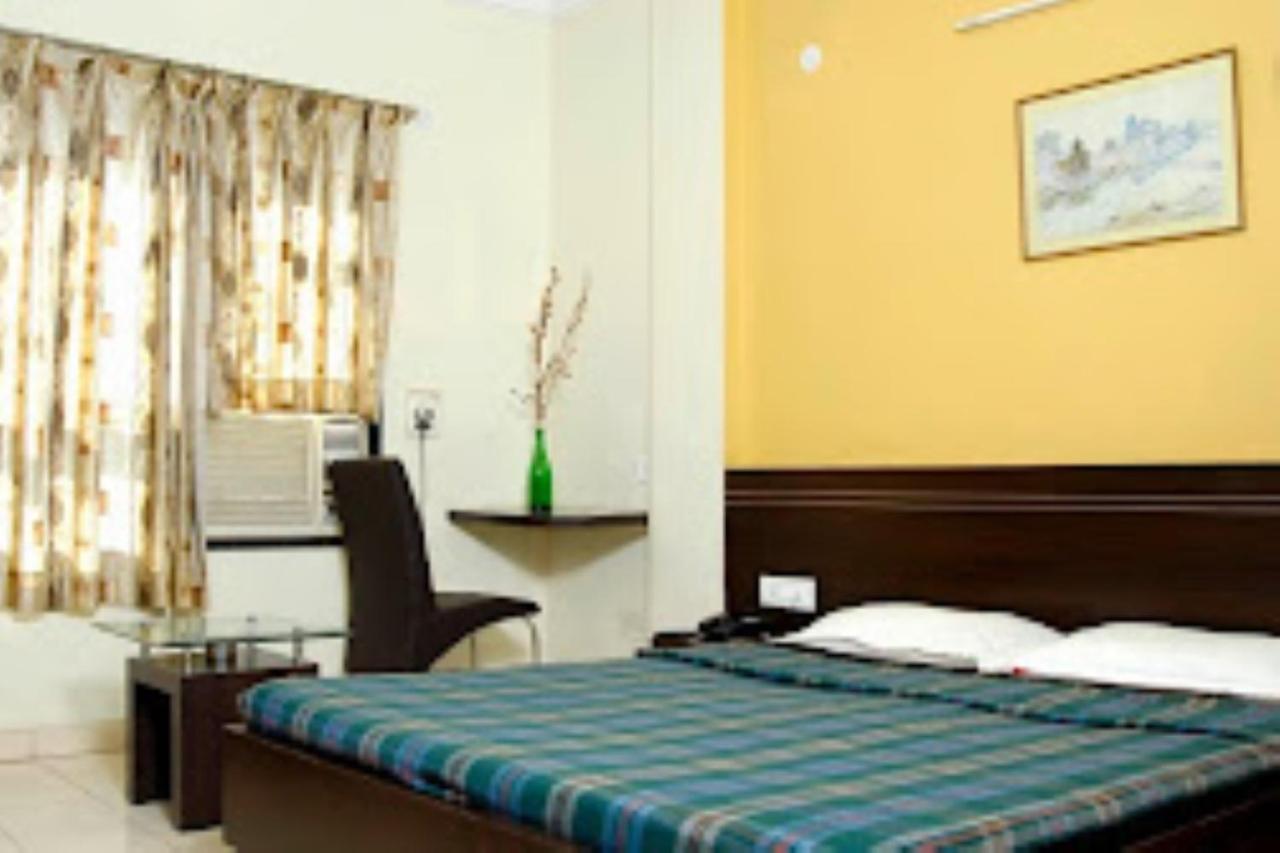 Hotel Abhishek ,Насик Экстерьер фото